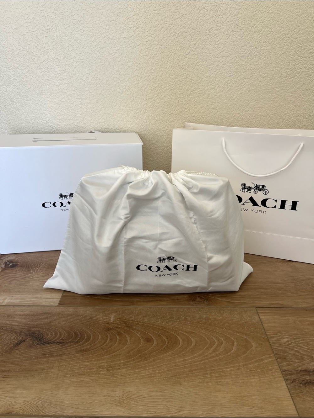 COACH NWT Evelyn Shoulder Bag
With Quilting (Full Inclusion) - Picture 5 of 12